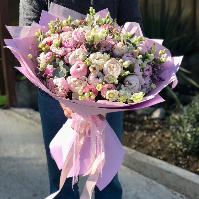 Large bouquet of peonies and eustoma, standart