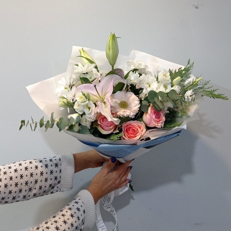 winter bouquet with lilies and gerberas, standart