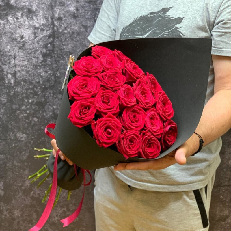 Bouquet of 19 red roses in craft 50 cm, standart