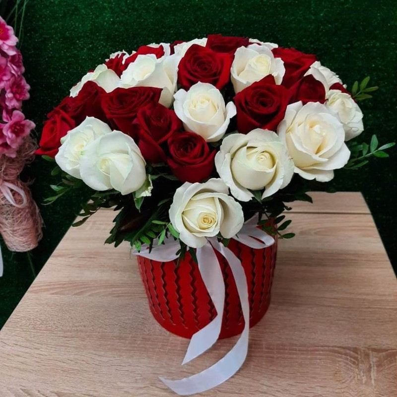 Box of fragrant roses "Red and White", standart
