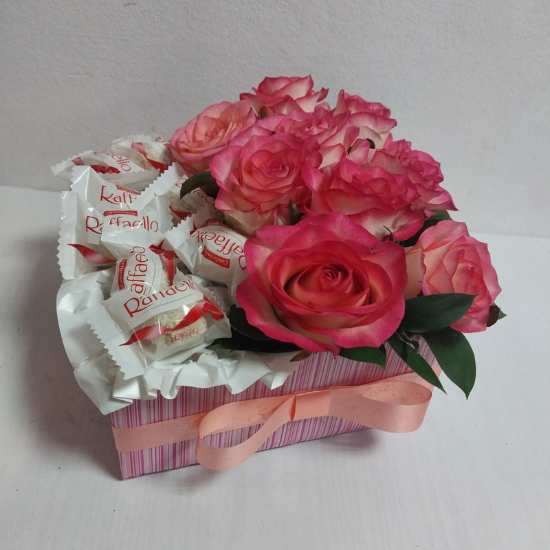 Розовые розы с Raffaello, стандартный