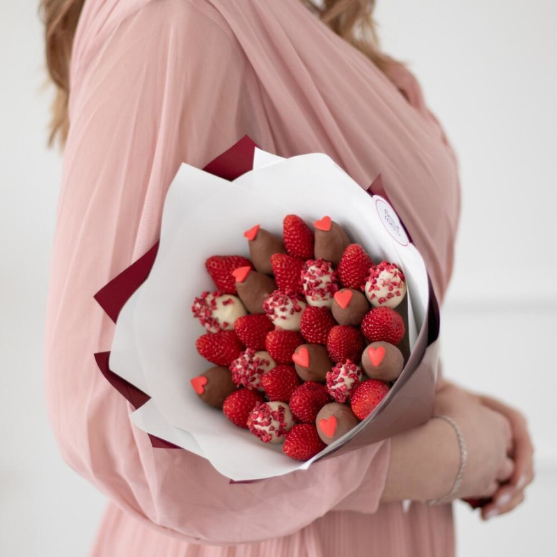 Bouquet of strawberries in chocolate "Mon Amour" - S, standart