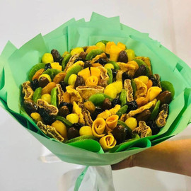 Edible bouquet of dried fruits