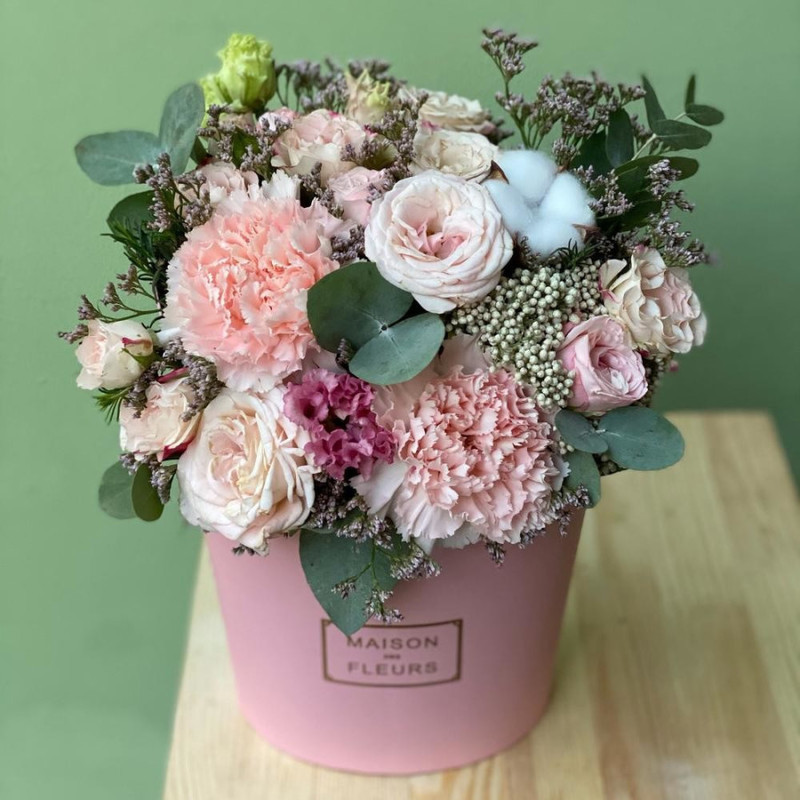 MAXI Зефирка розовая с кустовой розой и диантусами (Premium Collection). Цветы в коробке, стандартный