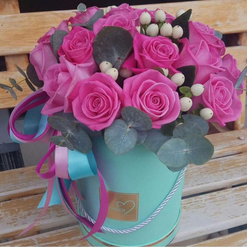 Box with pink roses, standart