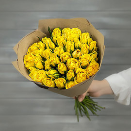Crafted bouquet of yellow roses 40 cm