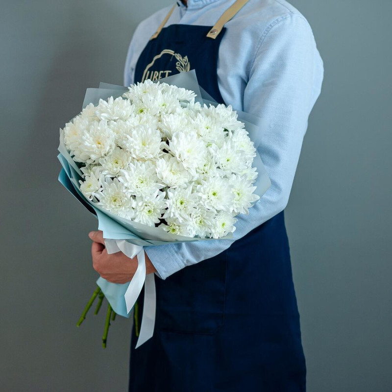 Bouquet of white chrysanthemums in a package, standart