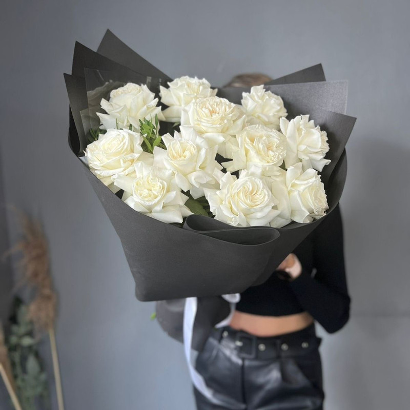 Bouquet “Aesthetics” with Playa Blanca roses, standart