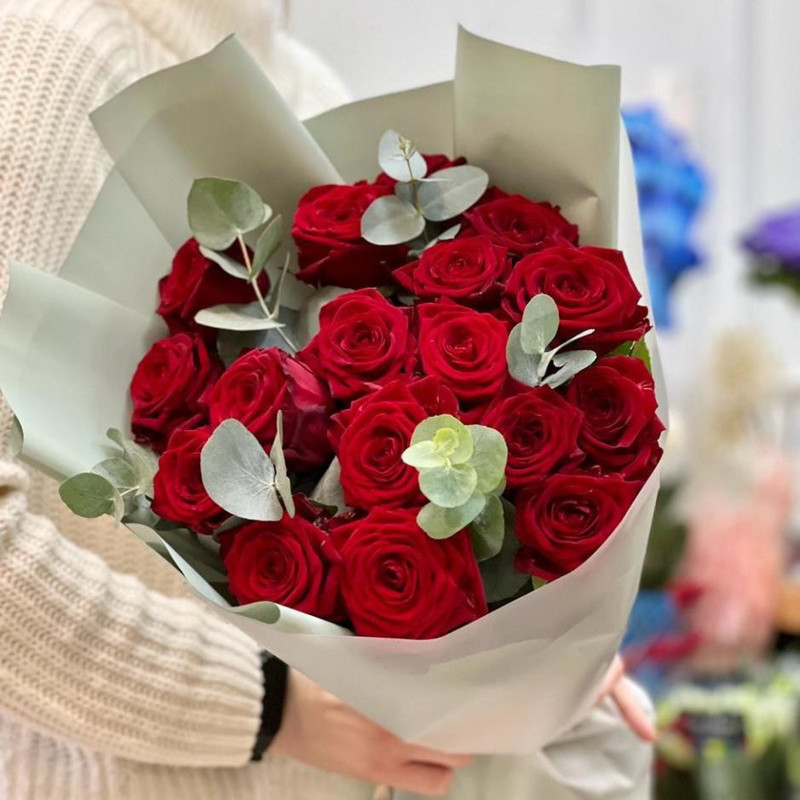 19 red roses in a bouquet with eucalyptus, standart