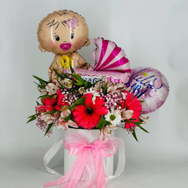 Bouquet for discharge from the maternity hospital with foil balloons