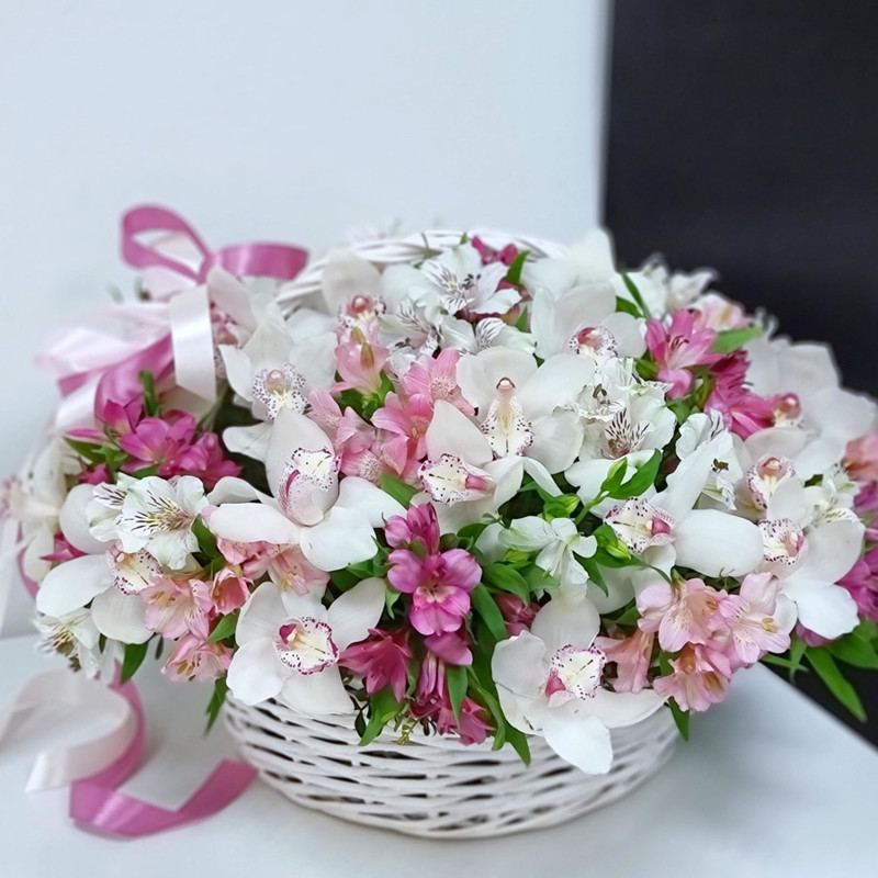Basket with orchids and alstroemeria, standart