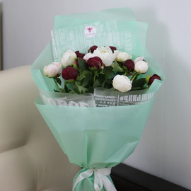 Bouquet "15 white and red peonies in designer packaging"
