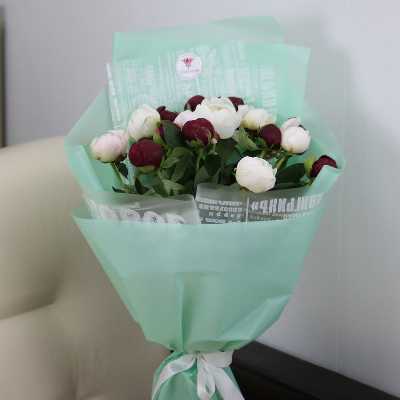 Bouquet "15 white and red peonies in designer packaging", standart