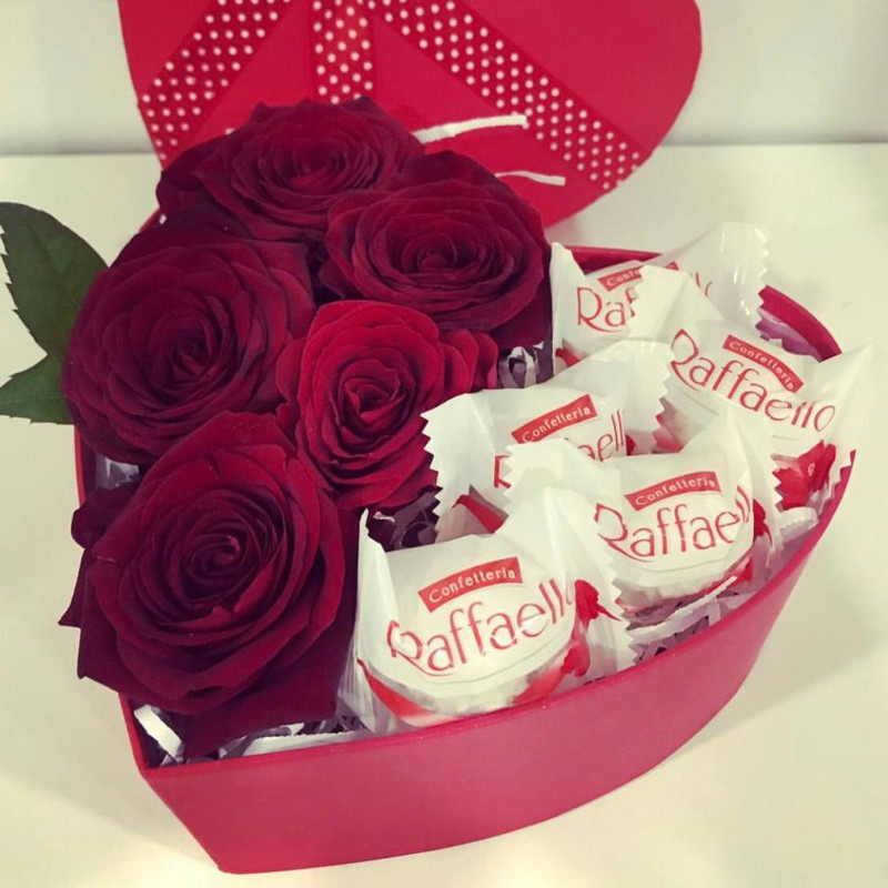 Box with roses and chocolates, standart
