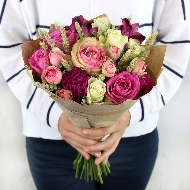 Bouquet of pink and white roses with craft wheat, standart