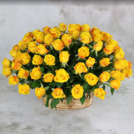 101 желтая роза 40 см в корзине