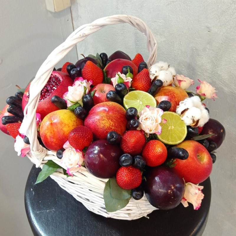Basket with pomegranates and apples, standart