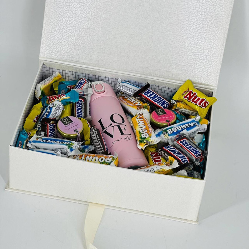 Sweet gift set for a girl with a thermal glass, standart