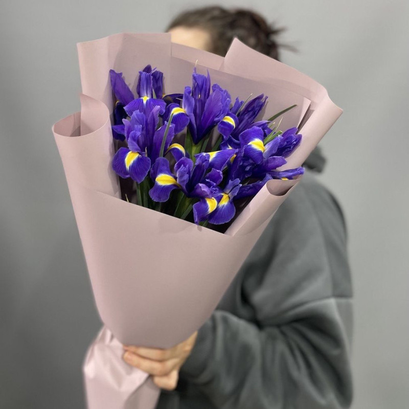 Bouquet of irises, standart