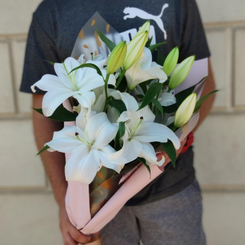 Bouquet of 7 white lilies Caramel, standart