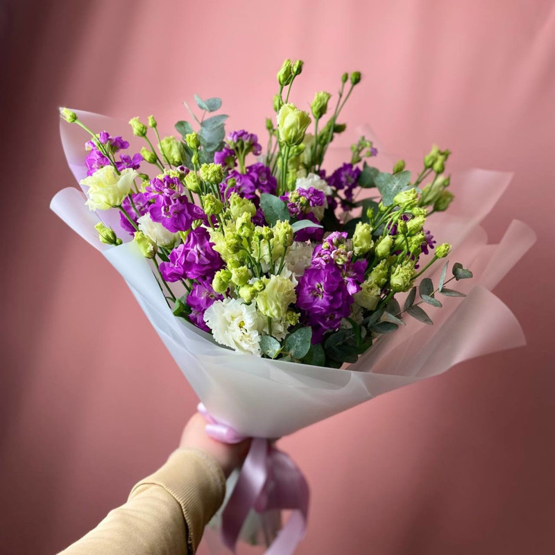 Bouquet of matthiola and eustoma, standart