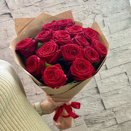 Bouquet of 15 chic red roses Red Naomi 50 cm
