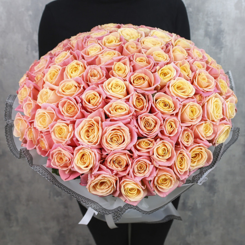 101 лососевая роза Мисс Пигги 40 см в дизайнерской упаковке, стандартный