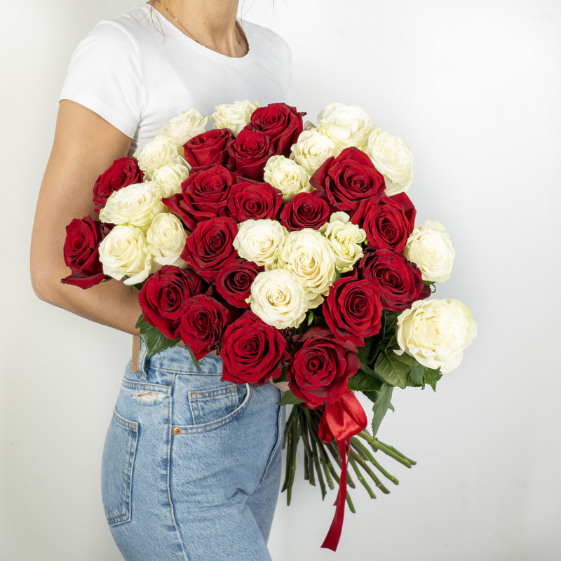 Bouquet of tall red and white roses Ecuador 35 pcs., standart