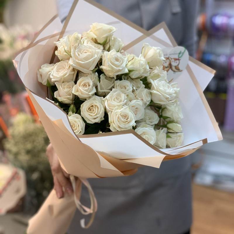 Bouquet of fragrant spray roses, standart