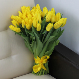 Bouquet "51 yellow tulips"