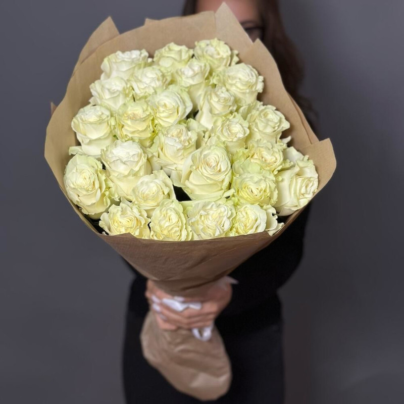 Букет из 25 белых роз Эквадор 50 см, стандартный
