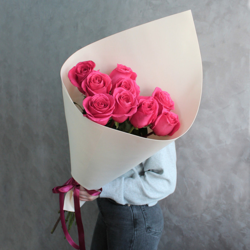 Bouquet of crimson roses, standart