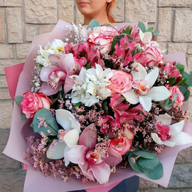 Букет с розами,орхидеями и альстромериями "Радость встречи"