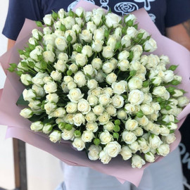 Букет из 39 кустовых белых роз