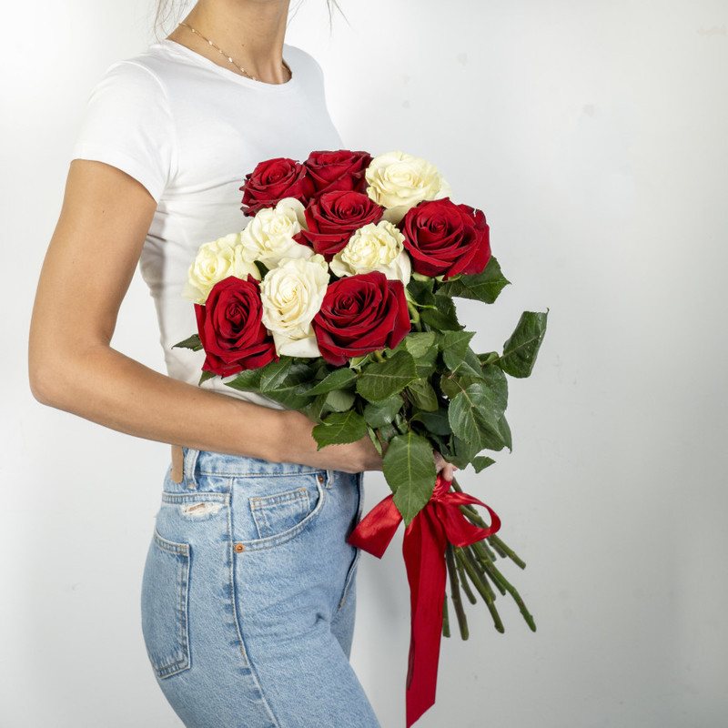 Bouquet of tall red and white roses Ecuador 11 pcs., standart
