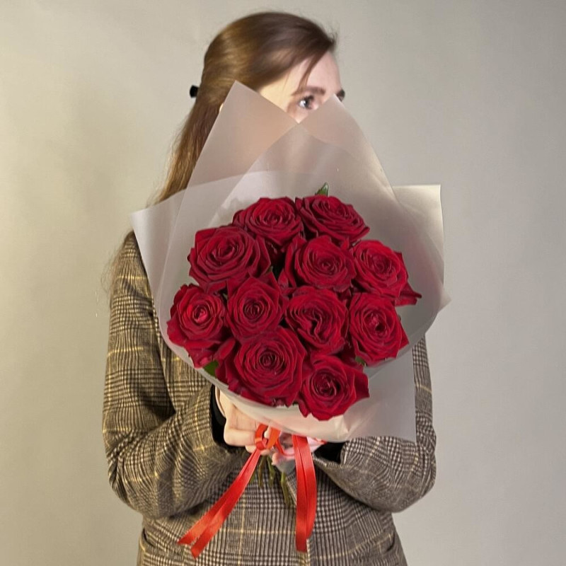 Букет из 11 бордовых роз в упаковке 50 см, стандартный