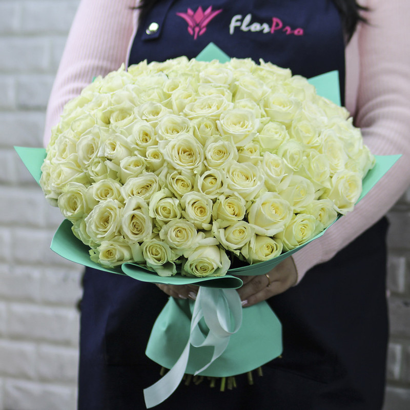 101 white rose Avalanche 40 cm in a package, standart