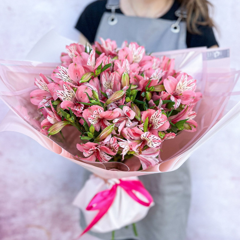 Bouquet of pink alstroemeria, standart