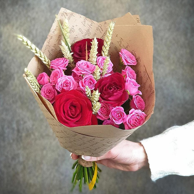 Bouquet of single-headed and spray roses with wheat Delicate Mars, standart