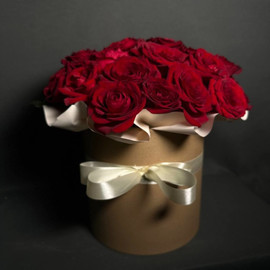 Hat box with red rose