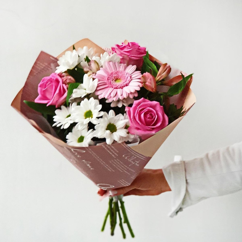 Bouquet with roses and gerbera "Tenderness", standart