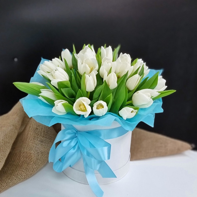 Белые тюльпаны в коробке, стандартный