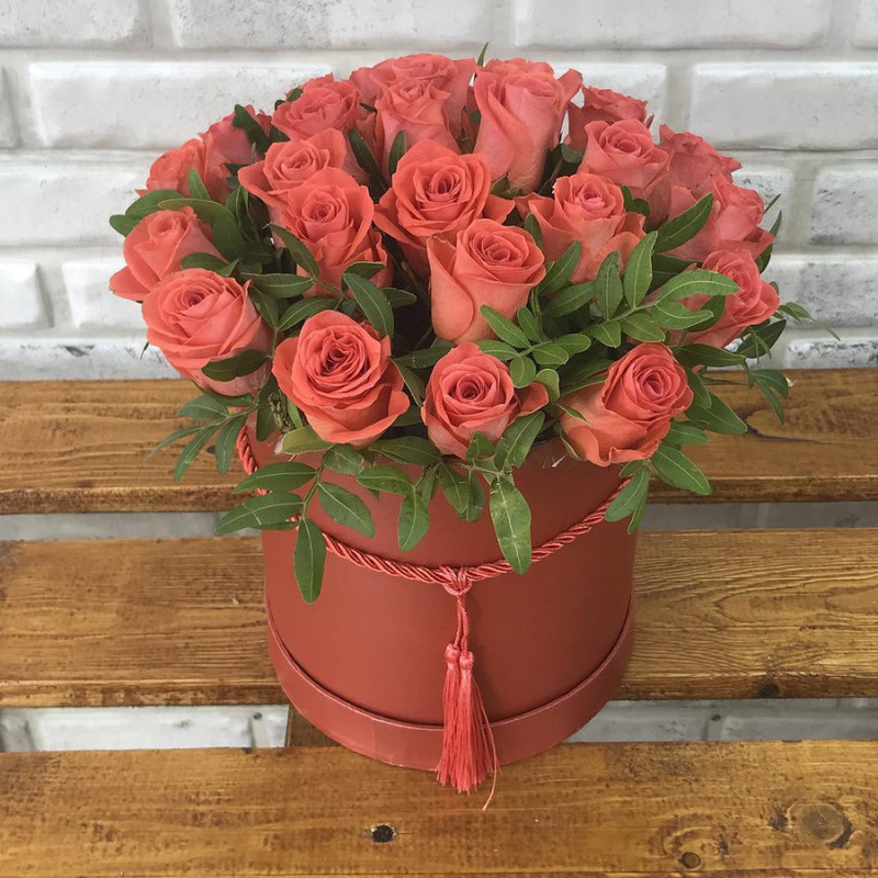 25 coral roses with greenery in a box, standart