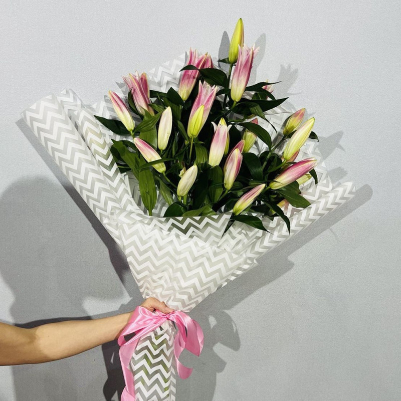 Fragrant bouquet of pink lilies, standart