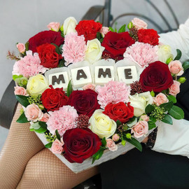 Composition of roses with chocolate letters - Mame