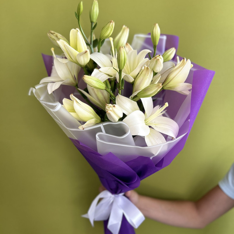 Monobouquet of lilies, standart