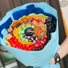 Bouquet of dried fruits mix