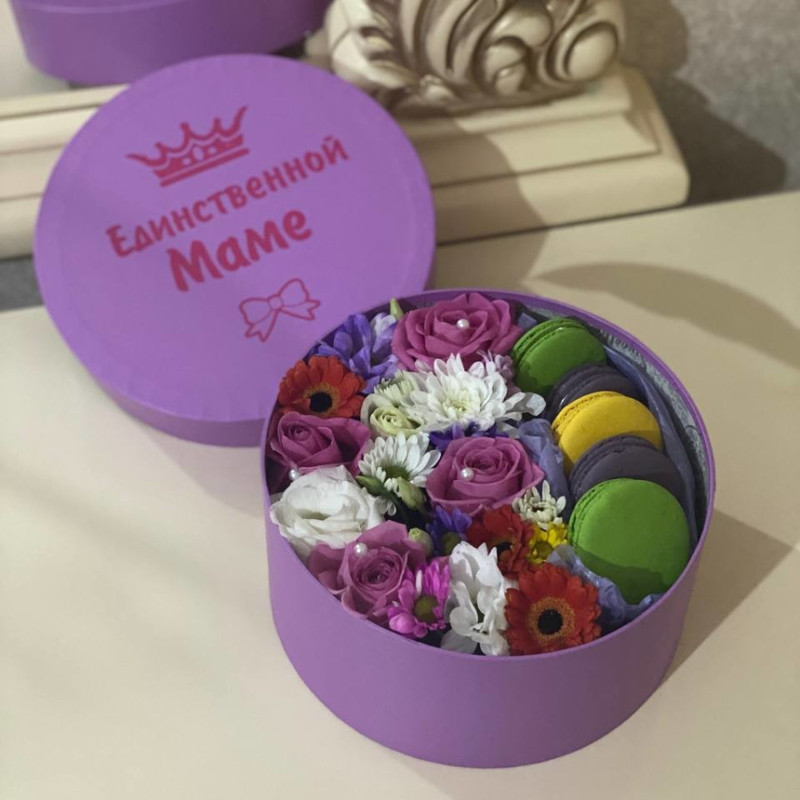 Подарок для мамы цветы с пирожными макарони, стандартный