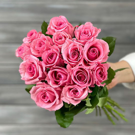 Букет из 15 розовых роз с лентой 40 см