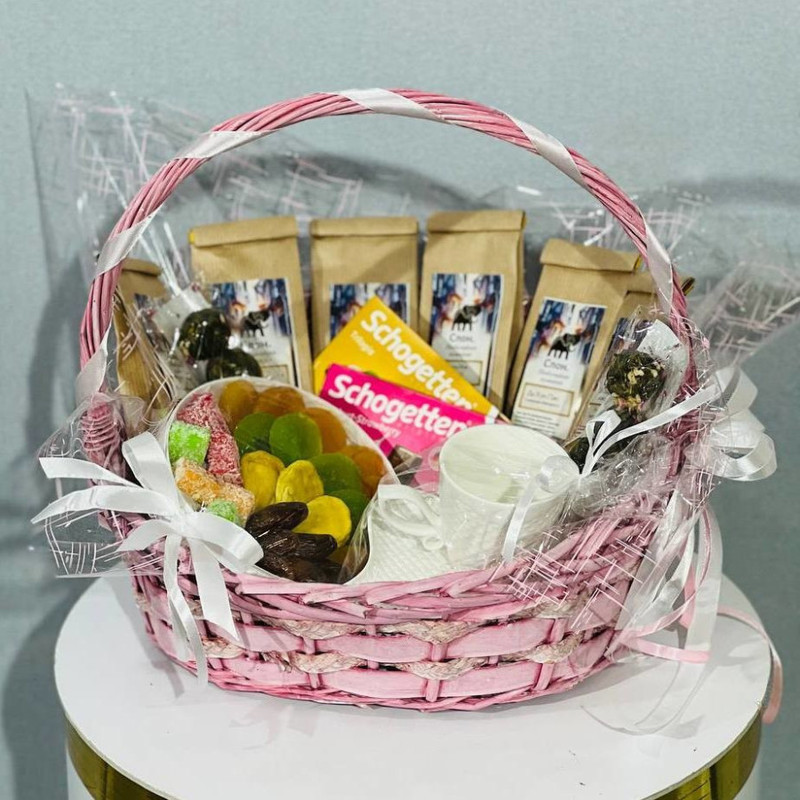 Gift basket with elite tea and dried fruits, standart